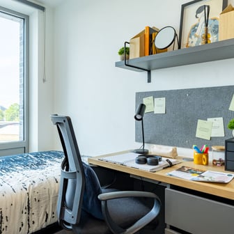 Gold Skyline En Suite - Image 4